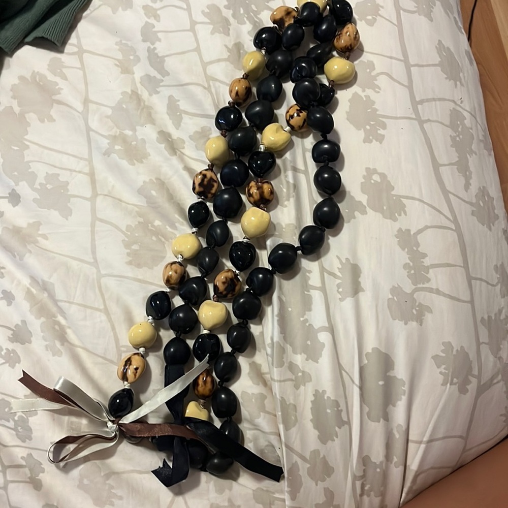 Kukui nut lei